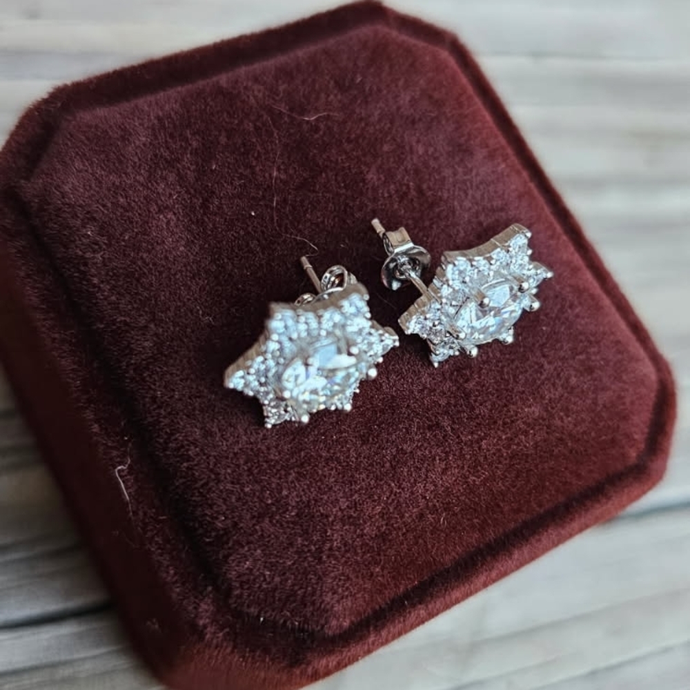 2.4 Carat MOISSANITE Dazzling 9.25 STERLING Silver Stud Earrings - Picture 3 of 3
